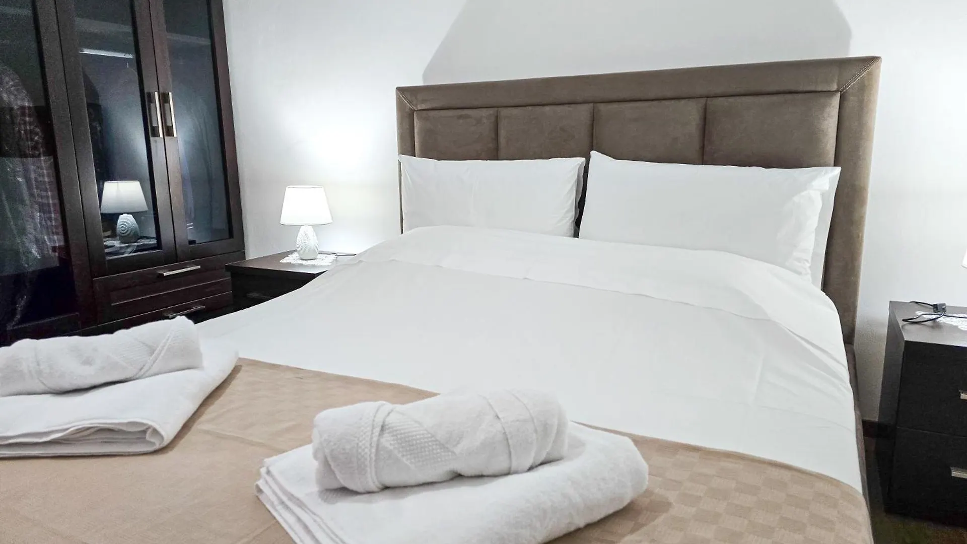 Lake Park 2Br Apartment Tirana
