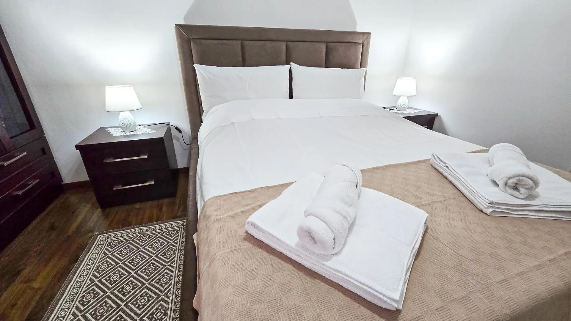 Lake Park 2Br Apartment Tirana