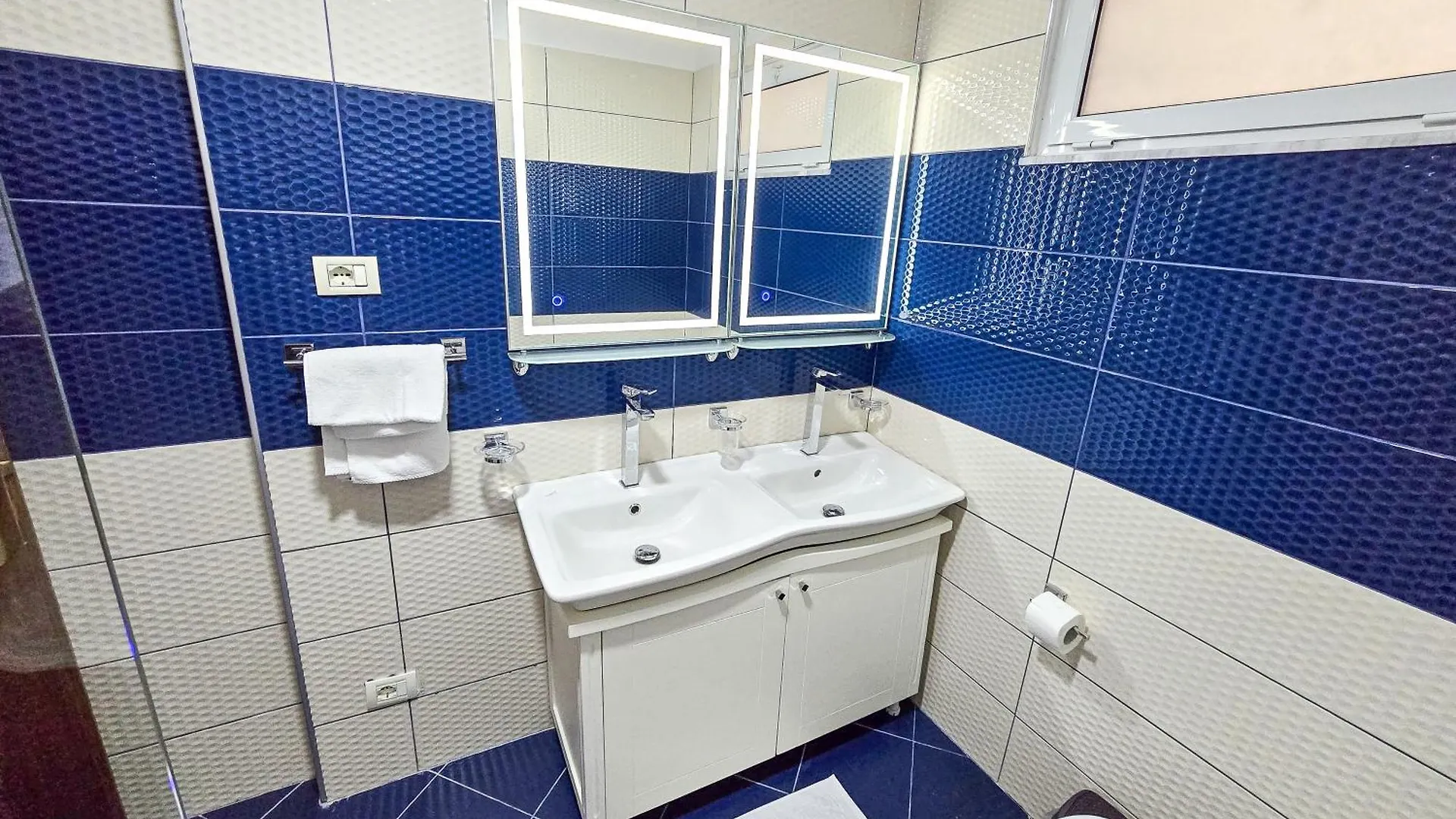 Lake Park 2Br Apartment Tirana 0*,